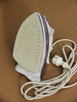Prodám NAPAŘOVACÍ ŽEHLIČKU PHILIPS - 2