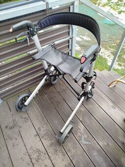 Chodítko pro seniory Rollator - 2