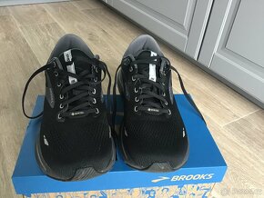 Prodám černé pánské běžecké boty Brooks Ghost 15 GTX - 2