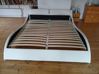 Podsvícená postel 180cm - 2