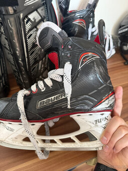 Hokejové brusle Bauer Vapor x500 + chrániče - 2