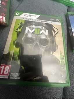 Xbox One X 1TB + 9 her - 2