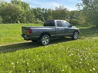 DODGE RAM 5.7 HEMI V8 4x4 - 2