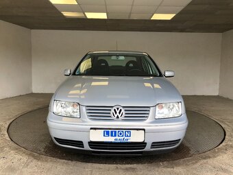 VOLKSWAGEN BORA 1.6i - 2
