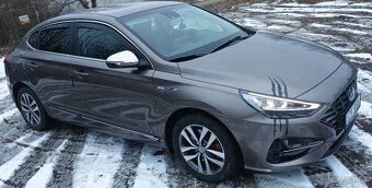Prodám Hyundai i30 Fastback 1,6 CRDi MHEV v záruce - 2