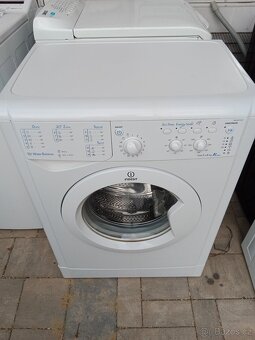 Automaticka pracka Indesit - 2
