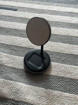 Bezdrátová nabíječka na iphone a airpods - 2