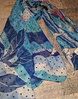 Desigual dámský značkový šátek floresrayadas modrý - 2