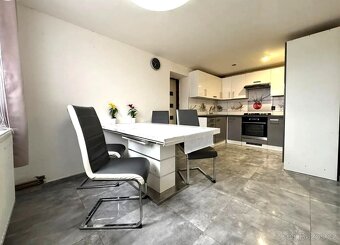 Prodej, rodinný dům 3+1, 466 m2, Božice, okr. Znojmo - 2