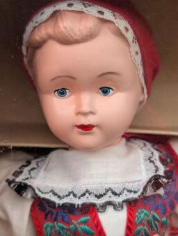 „Panenky z doby, kdy se tančilo v krojích“ - 2