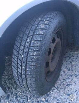 OCTAVIA ZIMNÍ BARUM 195/65R15 TOP STAV - 2