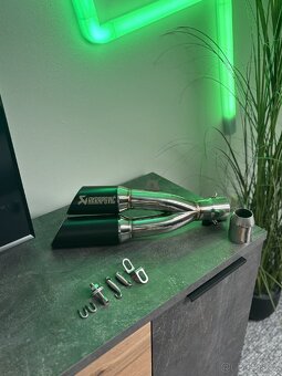 Akrapovič dvojitá koncovka výfuku na motorku 51mm - 2