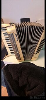 HOHNER ARIETTA IM 72 BASS v dobrém stavu s Kufrem - 2