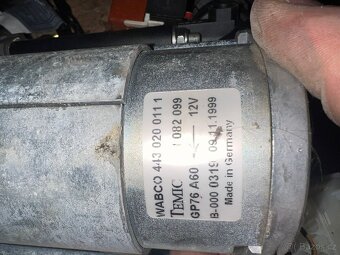 Kompresor vzduchového podvozku BMW E39 nivelace - 2