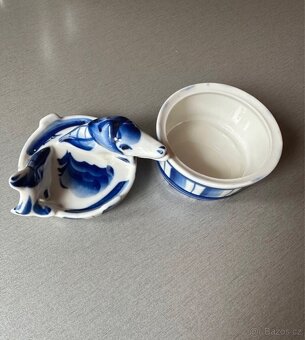 Porcelánová kulatá krabička - 2