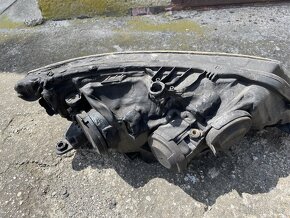 Levy predni svetlomet skoda fabia 3 - poskozeno plamenem - 2