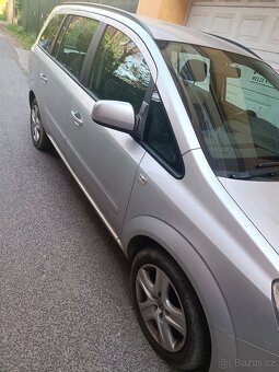 Opel Zafira 2010 - 2