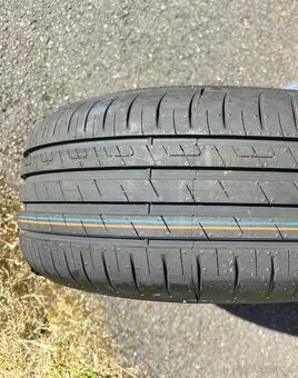 NOVÁ SADA(4ks) LETNÍCH PNEU GOODYEAR EFFICIENTGRIP 215/55R17 - 2