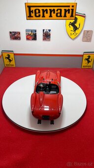 Ferrari 250 Testa Rossa 1:18 CMC - 2