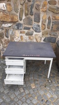 kovový pracovní stůl - 2