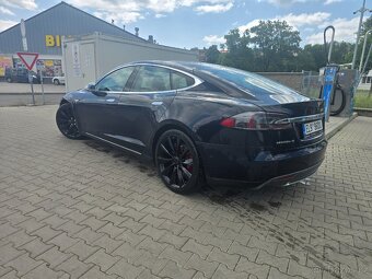 Tesla model s Free Supercharger - 2