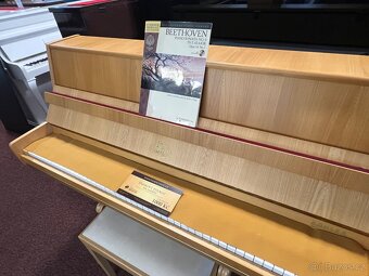Menší piano May - Berlín se zárukou 2 roky, doprava zdarma. - 2