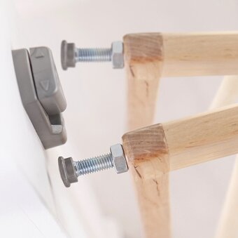 Lindam Dětská dřevěná zábrana s posuv. šířkou 63-106cm, - 2