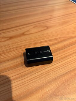 Originální set Sony: Nabíječka BC-QZ1 + Baterie NP-FZ100 - 2