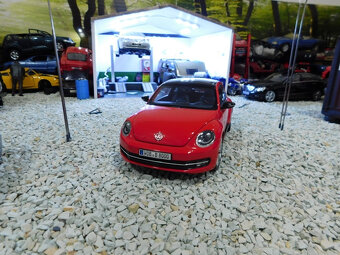 model auta 1:18 VW New beetle od Welly - 2