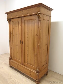 Starožitná šatní skříň - 2