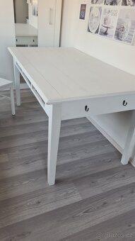 Jídelní stůl a 4 židle z masivní borovice - 2