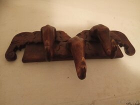 Věšák dřevěný ve tvaru slonů - 2