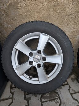 Zimní pneu Pirelli Cinturato Winter 185/65 R15 88T - 2