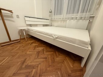 Prodám zánovní postel s pěnovou matrací - 2