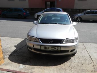 Prodám OPEL VECTRA sedan -1,8 + letní pneu s disky - 2