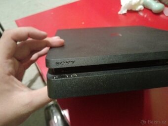 Prodám PlayStation 4 Slim 500gb - 2
