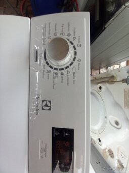 Prodám pračku plně funkční na 6kg prádla Electrolux A++ - 2