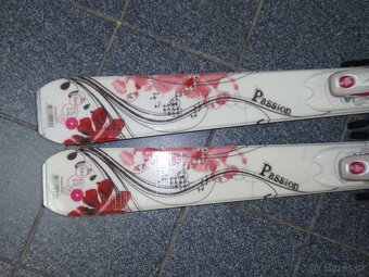 SUPER DÁMSKÉ NASERVISOVANÉ LYŽE CARVY 154 CM ROSSIGNOL PASSI - 2