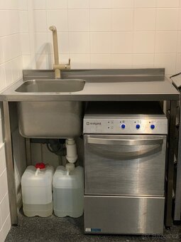 Myčka na sklo a Nerezový stůl s dřezem vlevo - 2