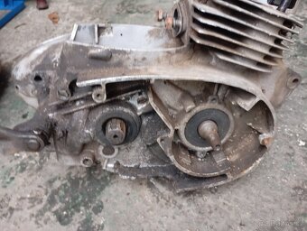 Část motoru Jawa 250/353 - 2