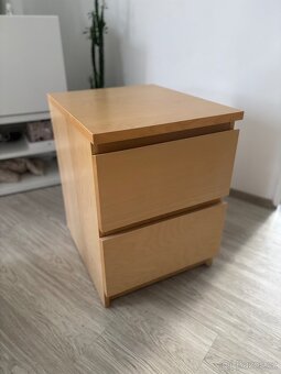 Malm noční stolek - 2