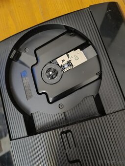 PS3 Super Slim, ovladač + 4 hry / PlayStation 3 - 2