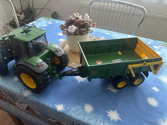 Bruder traktor. - 2