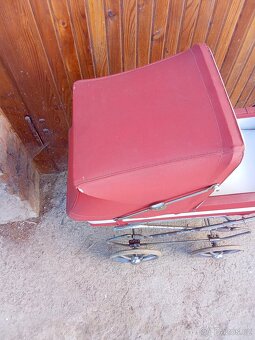 Starý kočárek pro panenky - 2