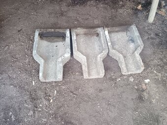 Betonový žlab pod okap - 2