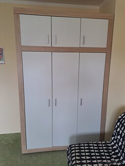 Šatní skříň š140 x v220 x h60 - 2