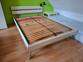 Postel 140×200cm včetně roštů a matrace - 2