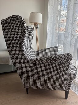 Prodám křeslo IKEA STRANDMON s podnožkou – černobílý pepito - 2