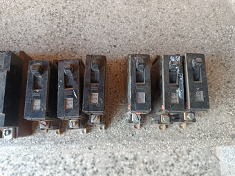 Nabízím staré jističe - 2