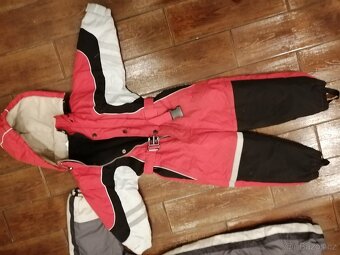 zimní kombinézy velikost 104(červená), 110(šedá) - 2